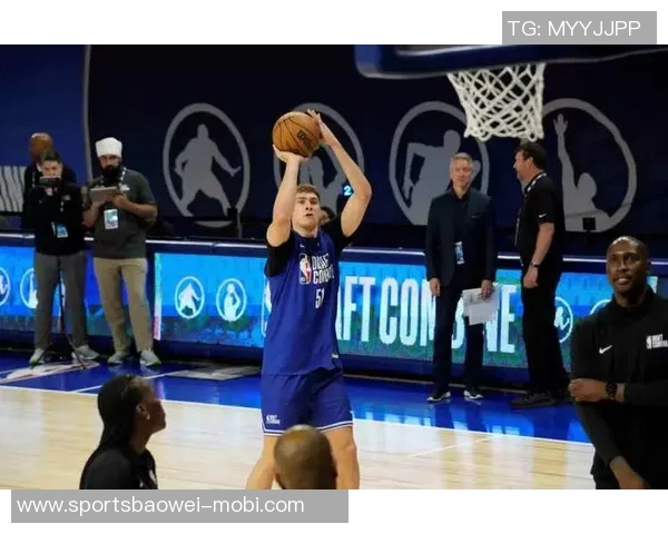 弗拉格在比赛中表现出色成为历史第二年轻的15分5板5助球员仅次于詹姆斯